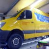 dhl-wagen auf hebebhne